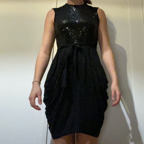 Black dress with sequins - Picture 1 of 3